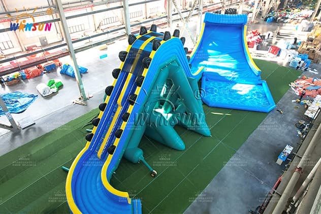 Giant inflatable water slide with pool land water park